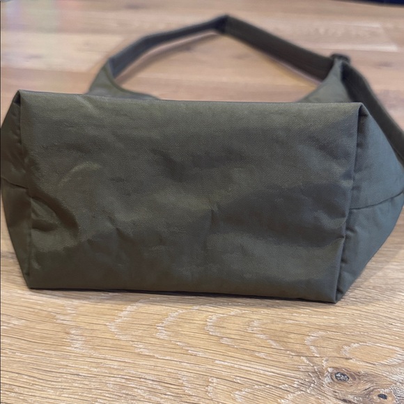 BAGGU Small Nylon Sling Bag - Picture 5 of 8